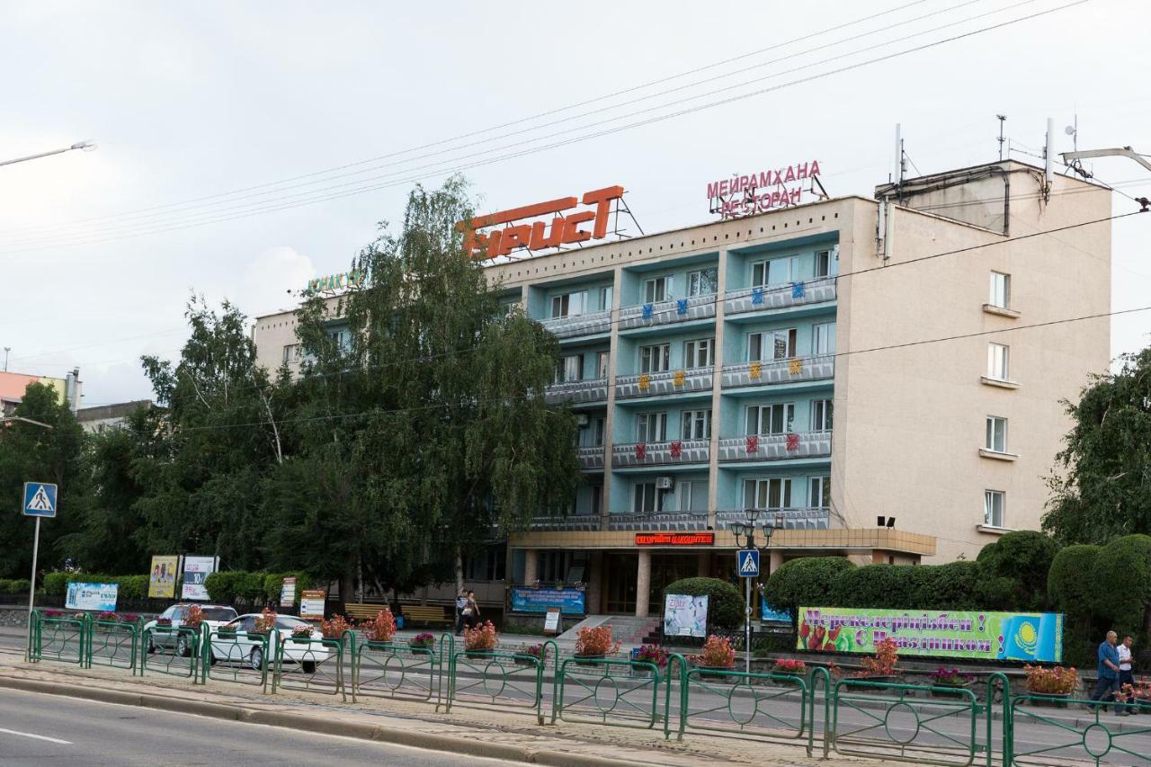 Tourist Hotel Усть-Каменогорск Экстерьер фото